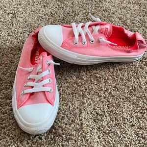 New size 8.5 converse shoes